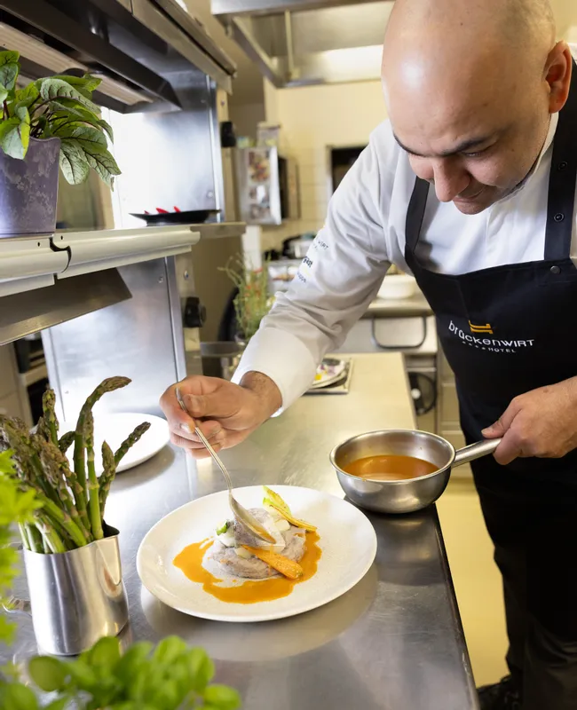 Koch im brückenWIRT